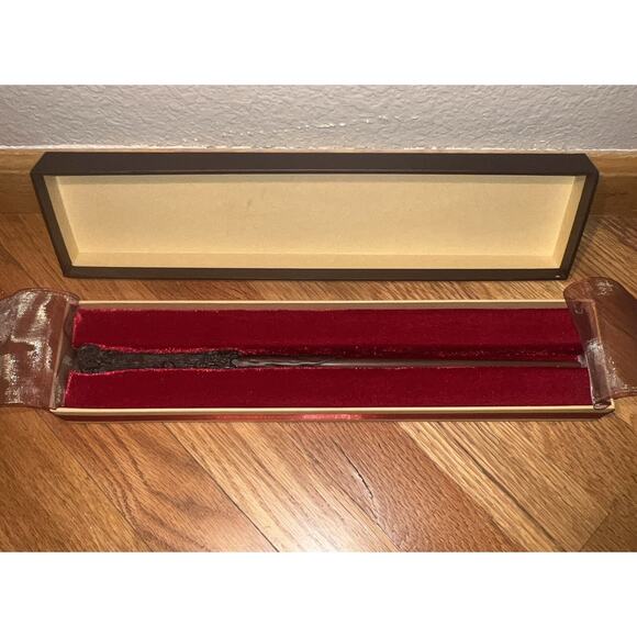 Harry Potter Wand 643/ 963 Noble Collection Olivanders Warmer Bros Boxed - Picture 1 of 13